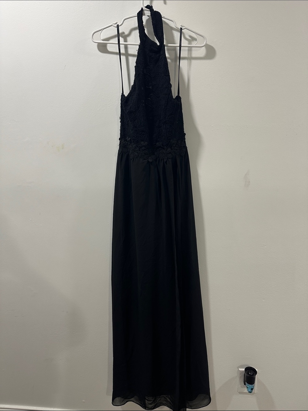Elegant Black Lace Halter Evening Dress